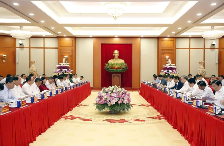 Bộ Chính trị cho ý kiến đề án nhân sự Đại hội Đảng bộ TP.HCM, Hà Nội - Ảnh 5.