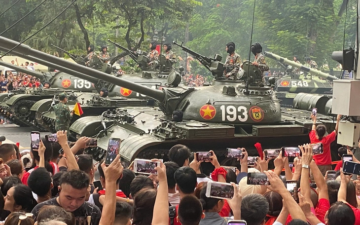 Lần đầu tiên, khối kiều bào tham gia diễu hành trong Lễ kỷ niệm mừng Quốc khánh trong 80 năm   - Ảnh 3.