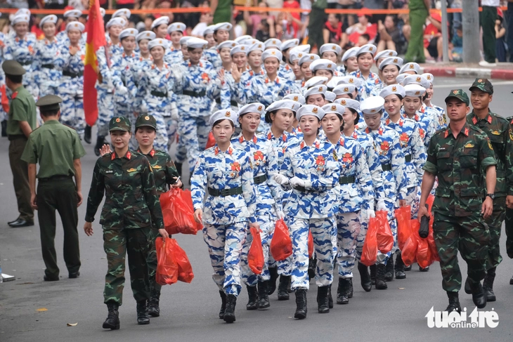 diễu binh - Ảnh 5.