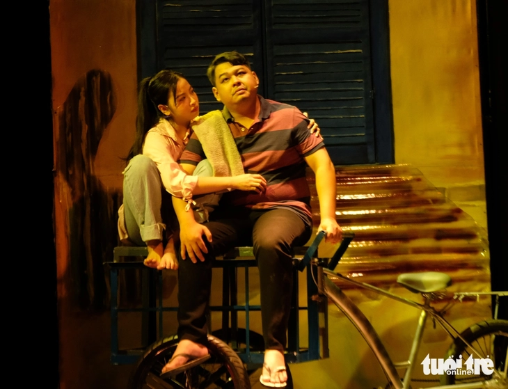 Minh Nhí, Bình Tinh bất ngờ hoán đổi vị trí cha con - Ảnh 3.
