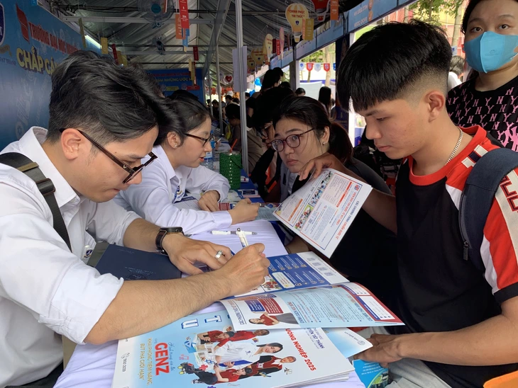 Những trường đại học công bố điểm chuẩn sớm nhất trong hôm nay 22-8 - Ảnh 1.