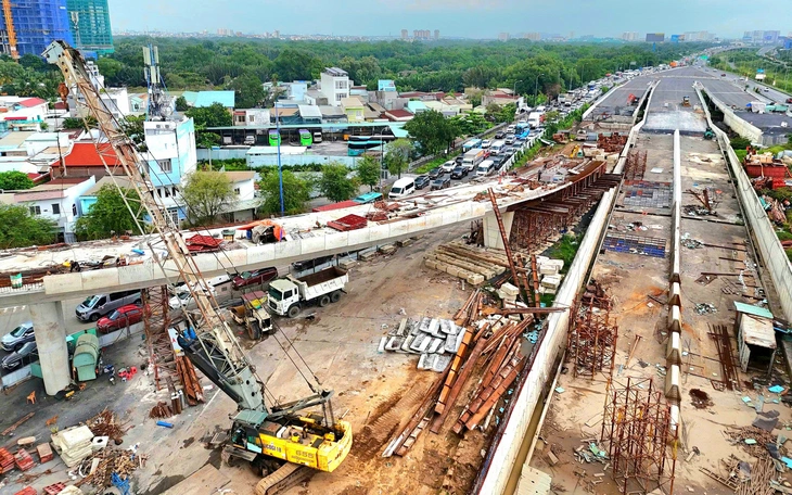 4 gói thầu ở nút giao An Phú thuộc diện 'cảnh báo đỏ': Chờ giải pháp đột phá tuần tới- Ảnh 3.