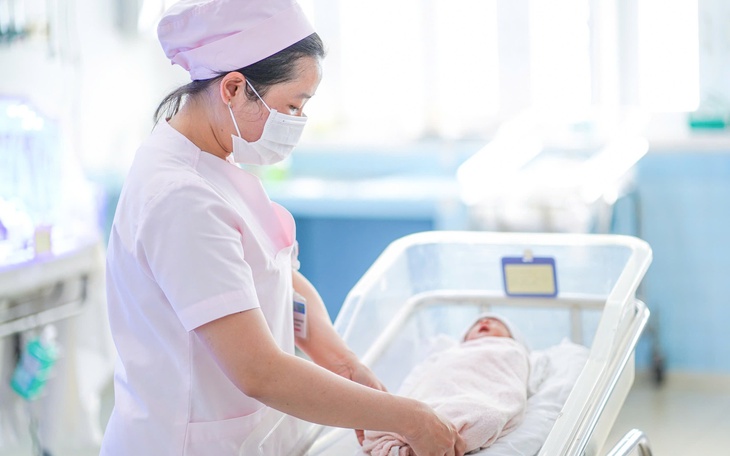 Cụ bà gần 100 tuổi được “hồi sinh” sau 30 năm sống cùng khối u chèn ép đường thở - Ảnh 2.