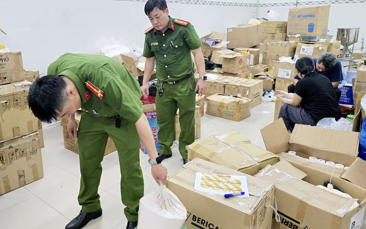 Hàng giả bủa vây, người tiêu dùng căng mình cảnh giác - Ảnh 1.