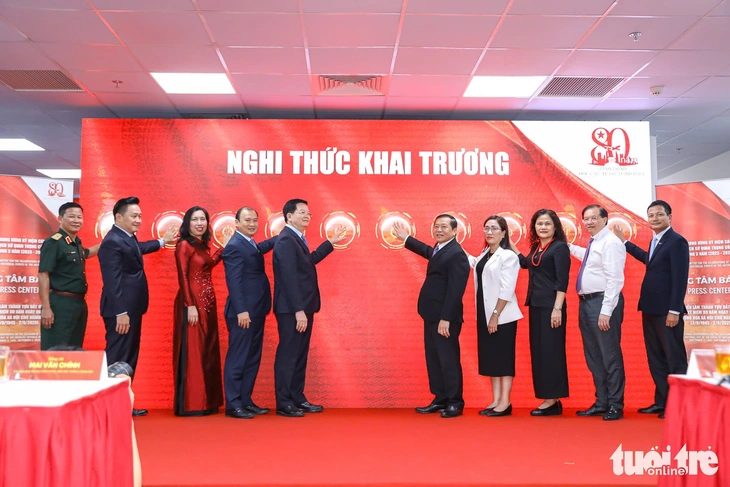 Lần đầu tiên, khối kiều bào tham gia diễu hành trong Lễ kỷ niệm mừng Quốc khánh trong 80 năm - Ảnh 7. Lễ kỷ niệm mừng Quốc khánh 2-9 có khối kiều bào, có đại diện quân đội 4 nước khách mời tham gia - Ảnh 7.