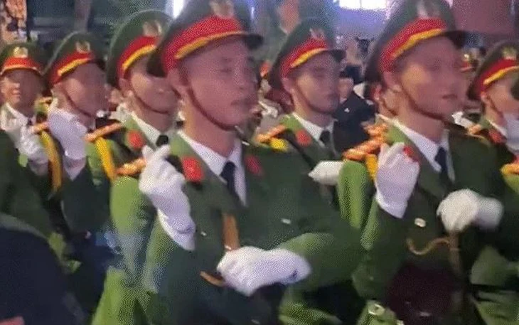 Ảnh vui 23-8: Khi đã cố giấu cảm xúc thật nhưng nó vẫn lồ lộ kiểu... - Ảnh 7.