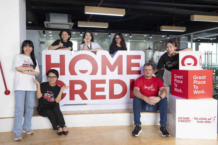 Home Credit Việt Nam phát hành báo cáo phát triển bền vững 2024 - Ảnh 1.