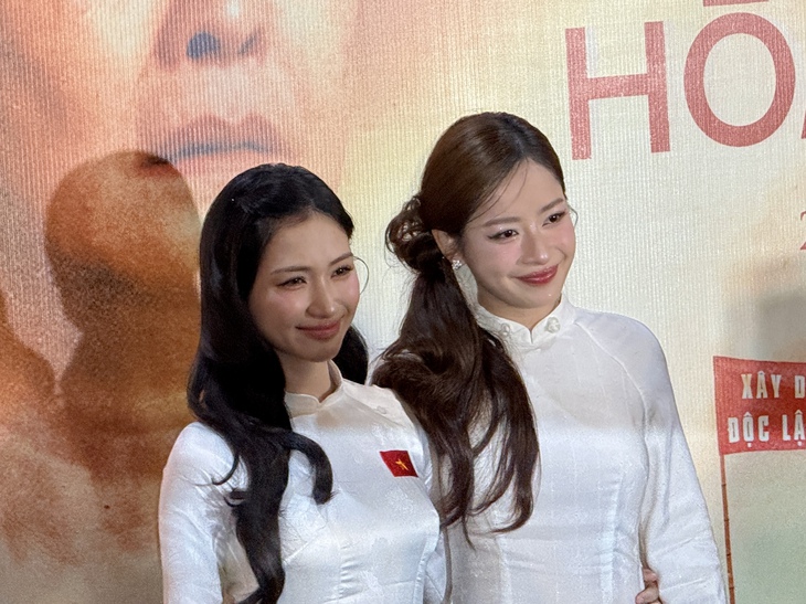 Mới sáng sớm, Hòa Minzy đã khiến hàng trăm người khóc nức nở - Ảnh 5.