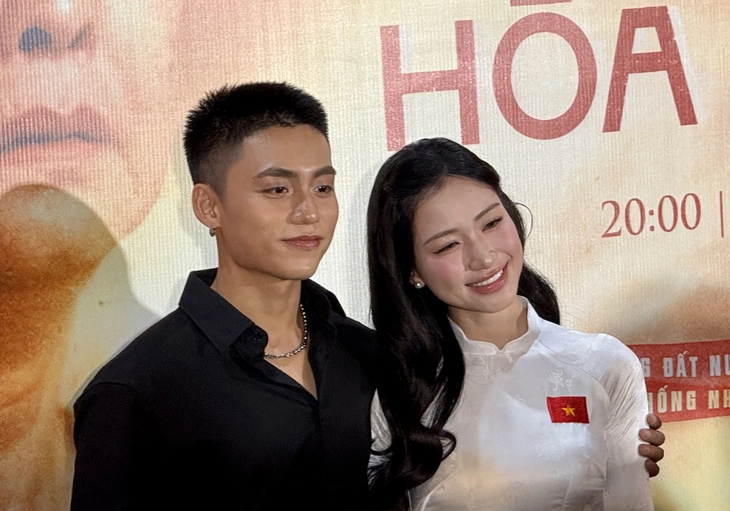 Mới sáng sớm, Hòa Minzy đã khiến hàng trăm người khóc nức nở - Ảnh 6.