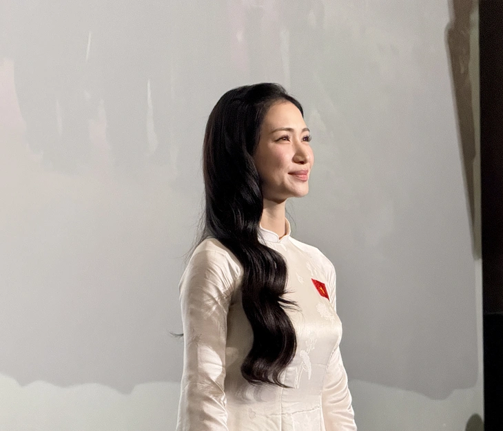 Mới sáng sớm, Hòa Minzy đã khiến hàng trăm người khóc nức nở - Ảnh 8.