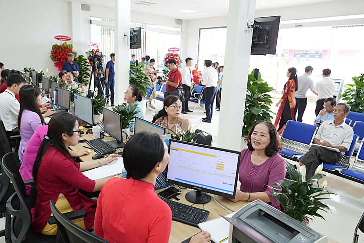 Đánh giá viên chức, lấy chất lượng dịch vụ công làm chuẩn - Ảnh 1. công chức - Ảnh 1.