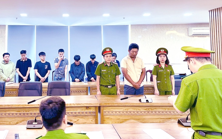 Hàng loạt nhân viên ngân hàng tiếp tay đường dây rửa tiền 30 ngàn tỉ - Ảnh 1.