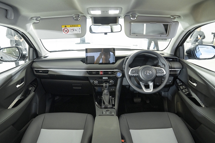Toyota Vios hybrid ra mắt ĐNÁ: Chung động cơ Yaris Cross HEV, mạnh 110 mã lực, giá quy đổi từ 580 triệu- Ảnh 4. Toyota Vios - Ảnh 7.