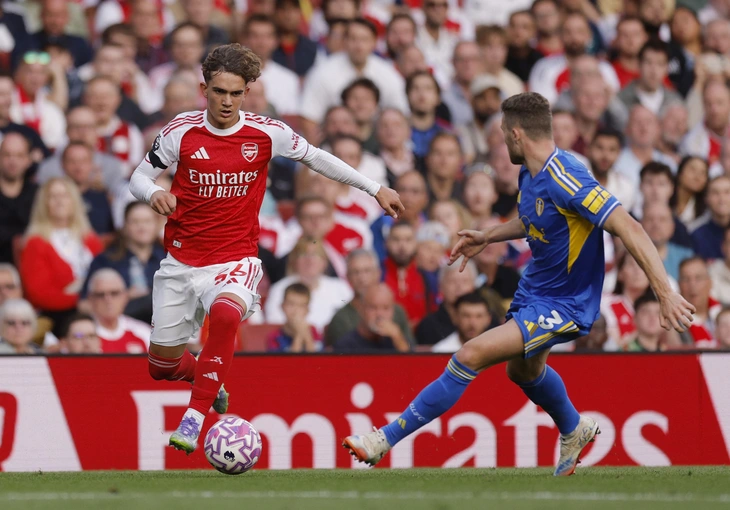 Tung cả cầu thủ 15 tuổi, Arsenal 'hủy diệt' Leeds United với tỉ số 5-0 - Ảnh 1.