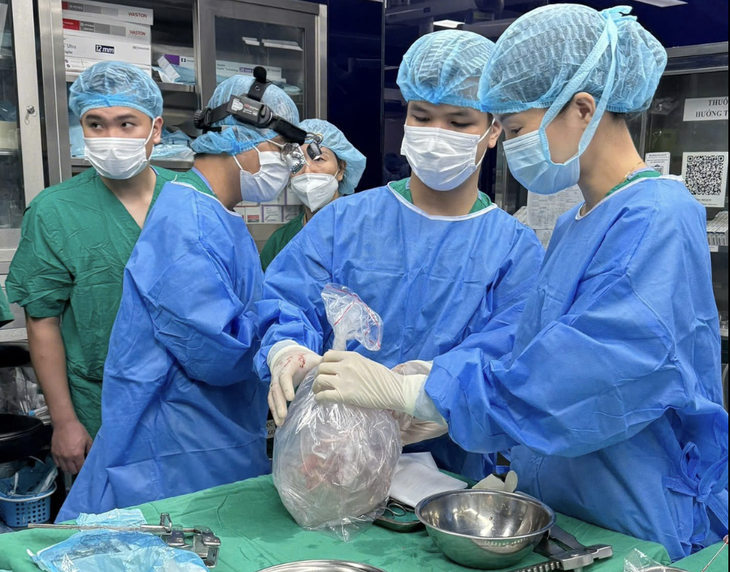 Trái tim được bác sĩ quân y hồi sinh trong những ngày mừng Quốc khánh - Ảnh 1. ghép tim - Ảnh 1.