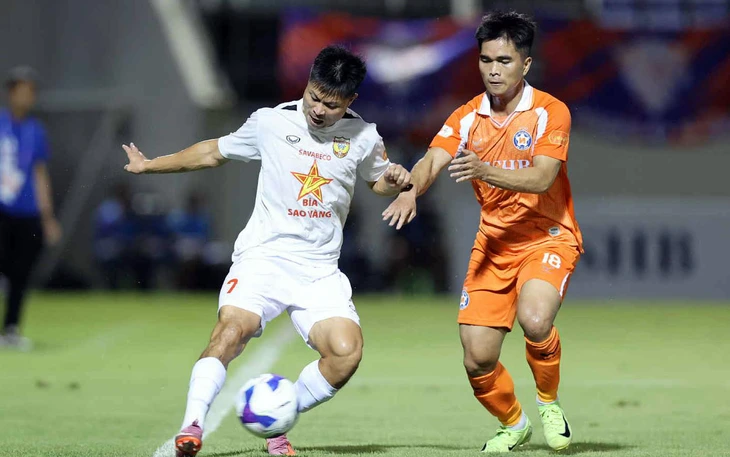 Không có VAR, trọng tài FIFA cũng sai? - Ảnh 4.