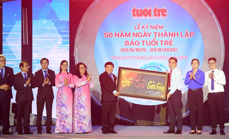 Nhìn con đường kinh tế báo chí từ Tuổi Trẻ - - Ảnh 1. Tập đoàn báo chí - Ảnh 1.