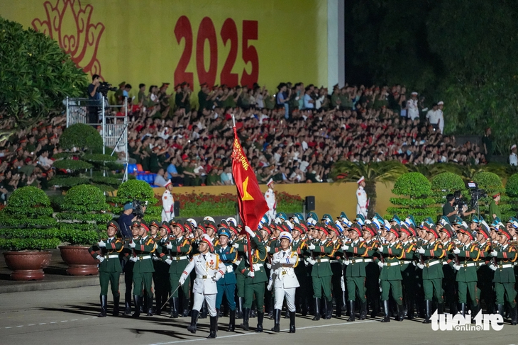 diễu binh - Ảnh 2.