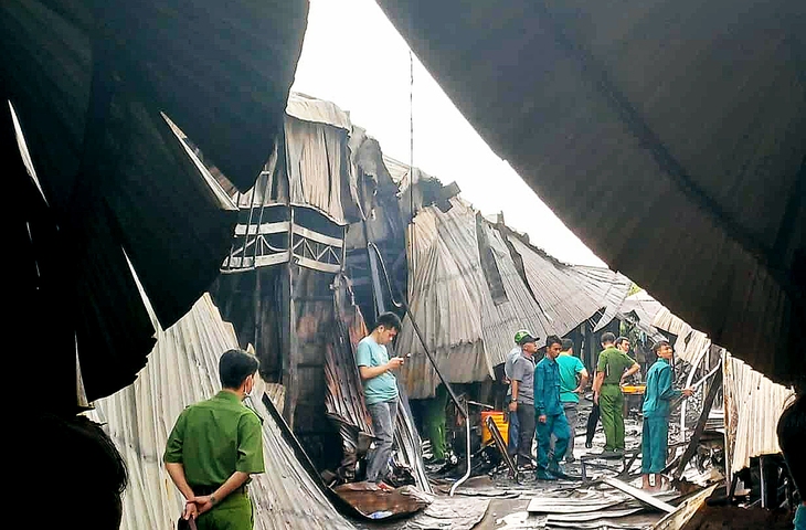 Vụ cháy chợ thiệt hại hơn 20 tỉ: Nghi giận 'vợ' đốt nhà gây cháy lan - Ảnh 1.