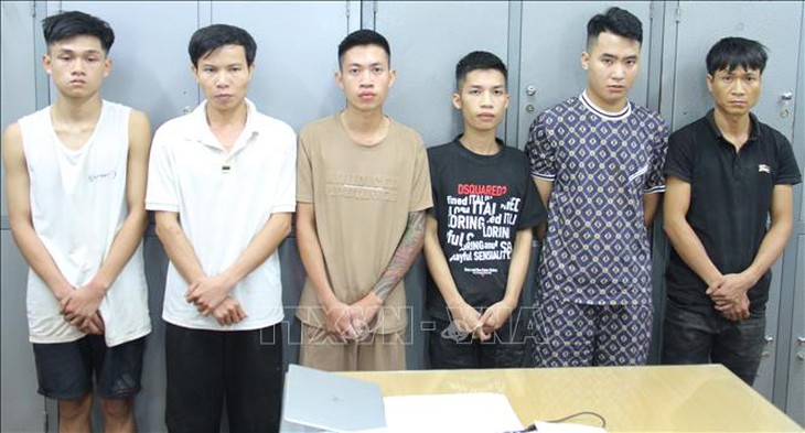 Bắt nhóm đối tượng bán đá 'đổ thạch', lừa đảo trên không gian mạng - Ảnh 1. livestream - Ảnh 1.