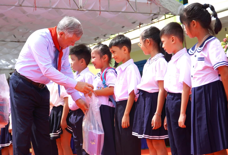 Phó thủ tướng Nguyễn Hòa Bình kiểm tra thực địa các dự án sai phạm, tồn đọng tại Nha Trang - Ảnh 4. Nguyễn Hòa Bình - Ảnh 5.