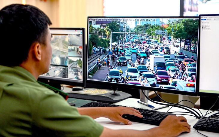Tăng tần suất, tàu điện Hà Nội chạy tới nửa đêm trong ngày tổng hợp luyện diễu binh 24-8 - Ảnh 2.