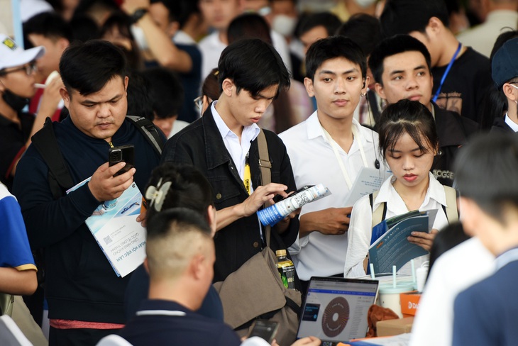 Gần 10.000 người dự Ngày hội việc làm sân bay Long Thành - Ảnh 2.