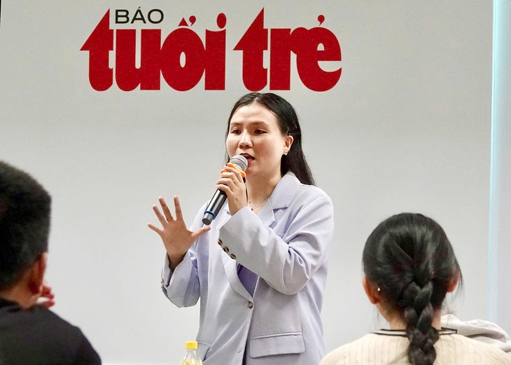 Sinh viên thực hành phỏng vấn với quán quân thi hùng biện tiếng Anh - Ảnh 1.