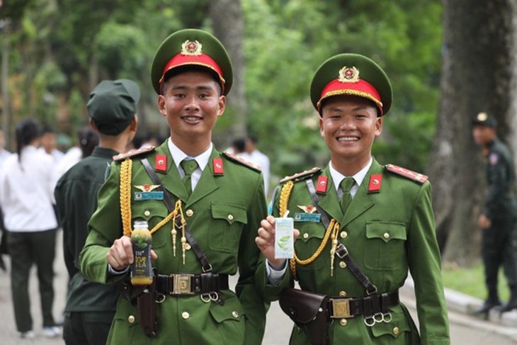 Sản phẩm TH tự hào tiếp sức các chiến sỹ và người dân tại đại lễ 2-9 - Ảnh 10. Sản phẩm TH tự hào tiếp sức các chiến sĩ và người dân tại đại lễ 2-9 - Ảnh 11.