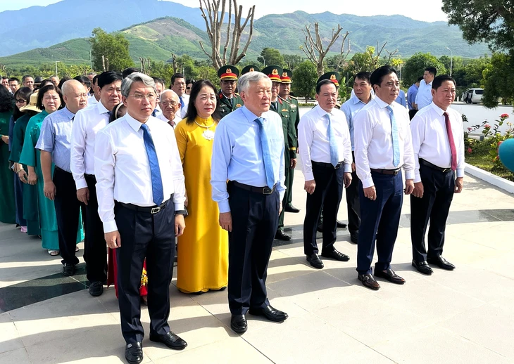 Phó thủ tướng Nguyễn Hòa Bình kiểm tra thực địa các dự án sai phạm, tồn đọng tại Nha Trang - Ảnh 3. Phó thủ tướng Nguyễn Hòa Bình kiểm tra 2 dự án có sai phạm, tồn đọng tại Nha Trang - Ảnh 3.