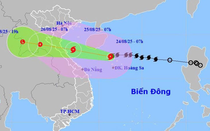 Bộ đội cùng ngư dân chằng buộc tàu thuyền ứng phó bão số 5 - Ảnh 2.