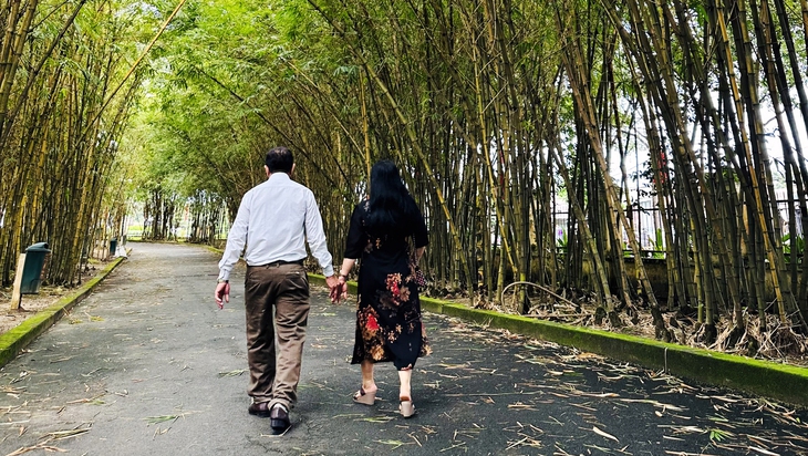 Tình yêu qua năm dài tháng rộng - Ảnh 1. tình yêu - Ảnh 1.