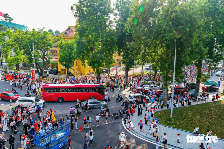 diễu binh - Ảnh 1.