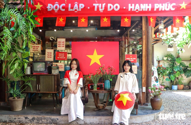 យុវជន Da Nang 'ប្រមាញ់' ពេលវេលាដ៏ស្រស់ស្អាតដើម្បីអបអរសាទរទិវាជាតិ ថ្ងៃទី 2 ខែកញ្ញា - រូបថត 6 ។