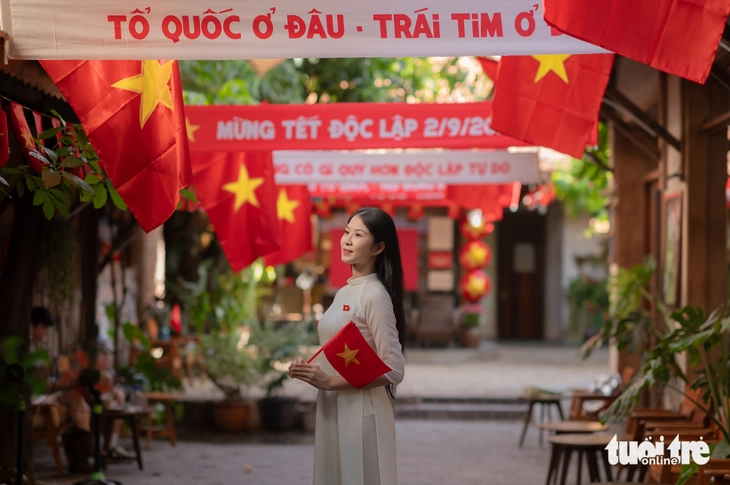 យុវជន Da Nang 'ប្រមាញ់' ពេលវេលាដ៏ស្រស់ស្អាតដើម្បីអបអរសាទរទិវាជាតិ ថ្ងៃទី 2 ខែកញ្ញា - រូបថត 10 ។