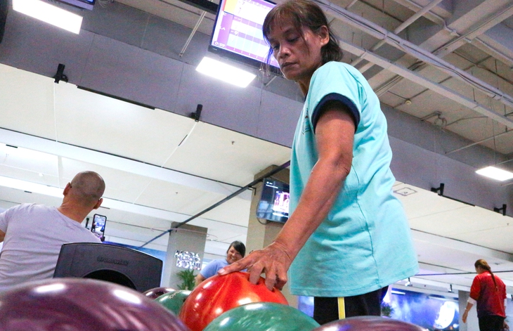 Người khuyết tật chơi bowling - Ảnh 3. khuyết tật - Ảnh 3.