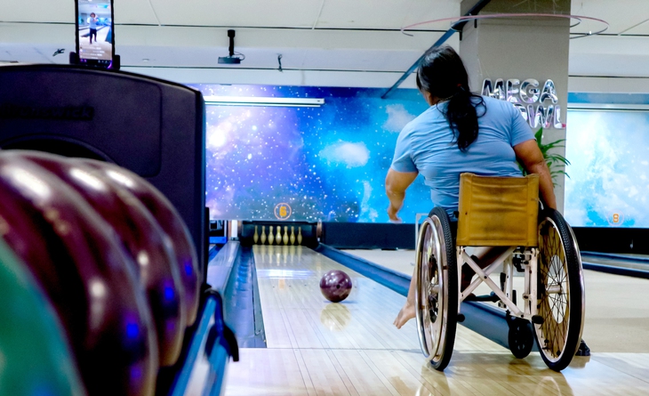 Người khuyết tật chơi bowling - Ảnh 4. khuyết tật - Ảnh 4.