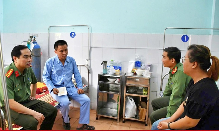 dùng kéo tấn công - Ảnh 1.
