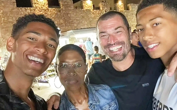 Sao cũ Ngoại hạng Anh Serge Aurier bị cấm thi đấu vì... viêm gan B - Ảnh 2.