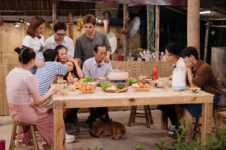 Ngẩn ngơ bữa cơm nhà trong Gia đình Haha - Ảnh 4. Ngẩn ngơ bữa cơm nhà trong Gia đình Haha - Ảnh 4.