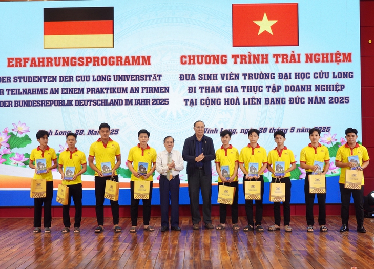 Trường đại học Cửu Long: Nhiều chính sách ưu đãi cho tân sinh viên - Ảnh 4.