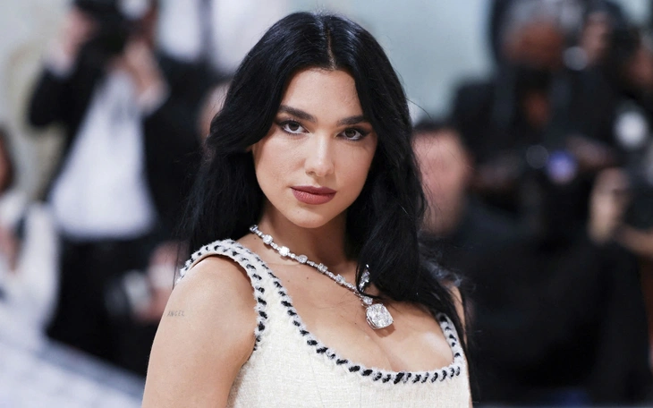 Dua Lipa là người nổi tiếng giàu nhất nước Anh - Ảnh 5.