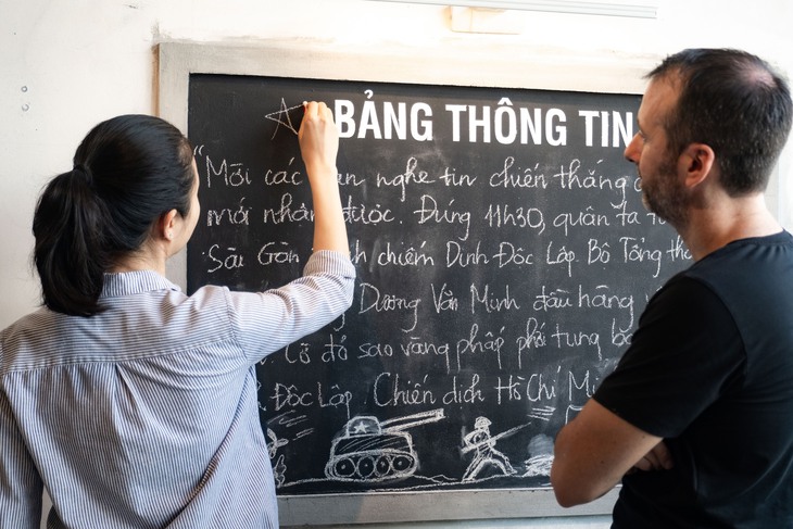 Nhà hàng của người Pháp treo cờ đỏ sao vàng đón Quốc khánh Việt Nam - Ảnh 2.