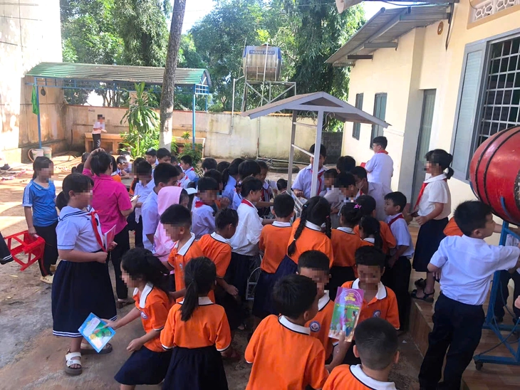 đồng phục - Ảnh 1.