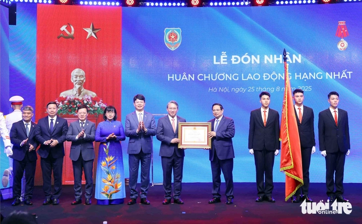 Thủ tướng: Bộ Tư pháp tiếp tục thể hiện rõ vai trò 'kiến tạo phát triển, người gác cổng pháp lý' - Ảnh 2.