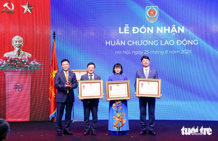 Thủ tướng: Bộ Tư pháp tiếp tục thể hiện rõ vai trò 'kiến tạo phát triển, người gác cổng pháp lý' - Ảnh 4.