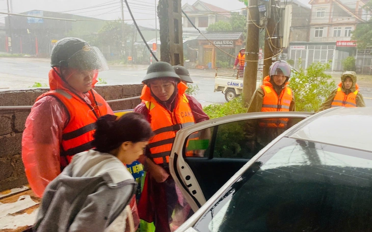 Bộ Quốc phòng huy động hơn 300 nghìn người, hơn 600 xe đặc chủng và 5 máy bay ứng phó với bão số 5 - Ảnh 3.