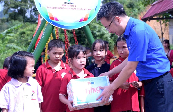 Kỳ nghỉ hồng về vùng biên giới - Ảnh 1. kỳ nghỉ hồng - Ảnh 1.
