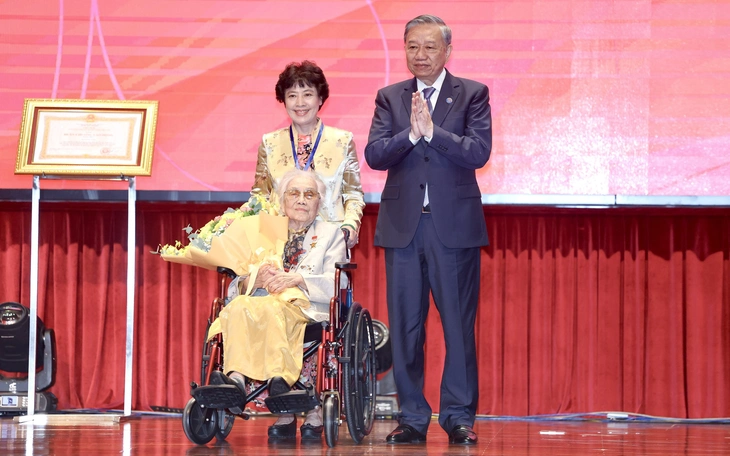 Hai nhân vật 'Mưa đỏ' lấy cảm hứng từ bà Nguyễn Thị Bình: Chưa toát được khí chất 'độc bản'? - Ảnh 4.