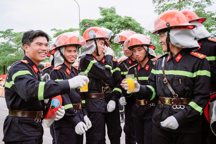 Hỗ trợ chăm sóc sức khỏe cộng đồng và chiến sĩ dịp 2-9 - Ảnh 3.